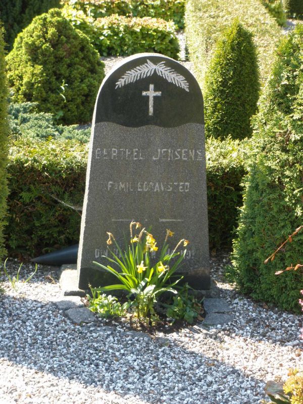 Berthel Jensen's familiegravsted.JPG